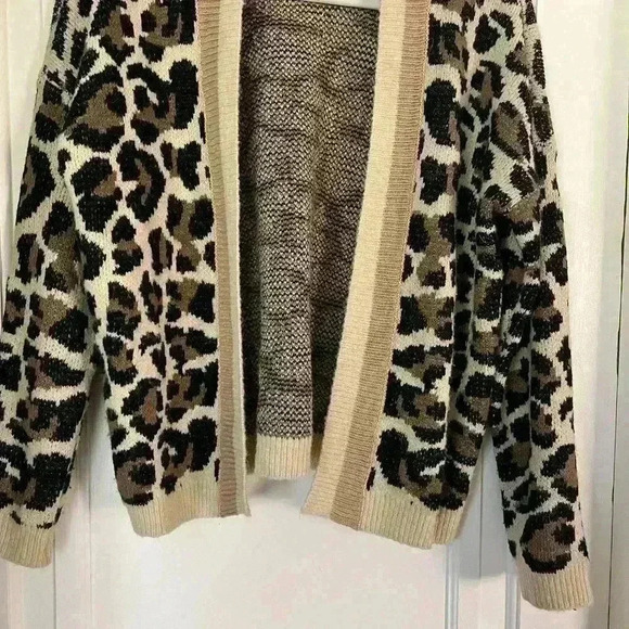 Line & Dot Cheetah Print Cardigan Sweater XS Soft Acrylic Blend, for Fall - Picture 7 of 8